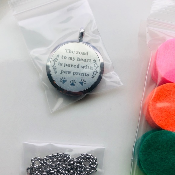 Paw Aroma Therapy Essential Oil Diffuser Necklace - Picture 9 of 9